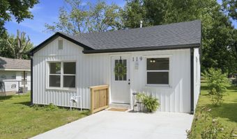 119 E Pearl St, Aurora, MO 65605