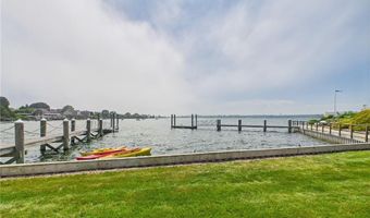 72 Marine Dr, Narragansett, RI 02882