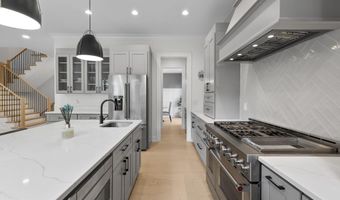 414 N MONROE St, Arlington, VA 22201