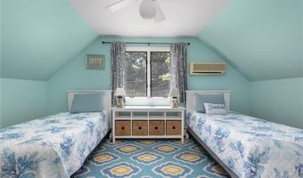 39 Highland Ave, Narragansett, RI 02882