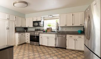 1214 Ransom Ave, Brookings, OR 97415