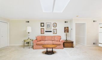 102 Pine Glen Dr, East Greenwich, RI 02818
