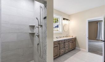 8 Lyn Ct, Cumberland, RI 02864