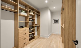 6916 CARMICHAEL Ave, Bethesda, MD 20817