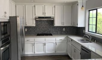 4556 Cove Dr, Carlsbad, CA 92008