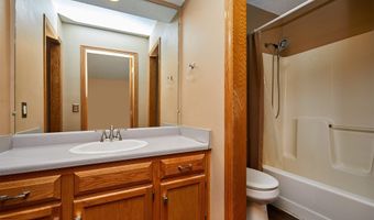 813 SE Kensington Rd, Ankeny, IA 50021