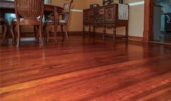 1115 7th St, Baldwin City, KS 66006