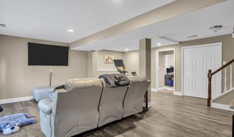 26 Crest Rd, Middletown, NJ 07748