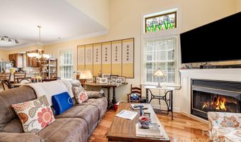 28 Trafalgar Cir, Asheville, NC 28805