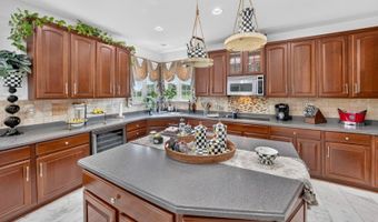 3 Surrey Way, Alexandria Twp., NJ 08867