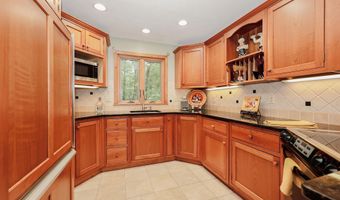 36 Old Farm Rd, Bedford, NH 03110