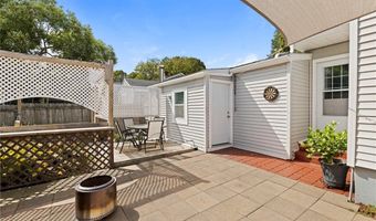 67 Linden St, Middletown, RI 02842