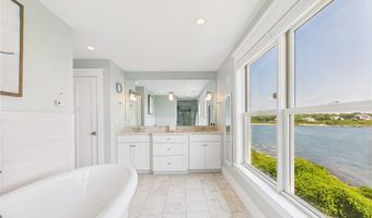 4 Clarkes Village Ln, Jamestown, RI 02835