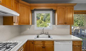 34 Drexel Dr, Jackson, NJ 08527
