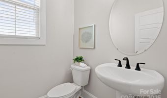 6906 Providence Ln W, Charlotte, NC 28226