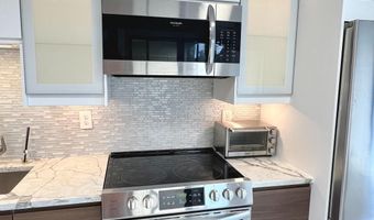 118 ROBERTS Ln 300, Alexandria, VA 22314