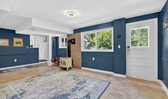 6430 KENHOWE Dr, Bethesda, MD 20817