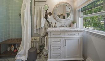 32 Fox Den Rd, Avon, CT 06001
