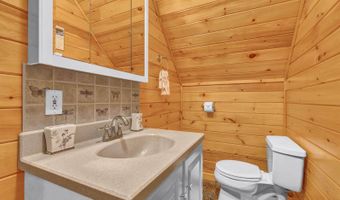 30 Beaver Bog Ln, Abbot, ME 04406