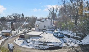 584 Apple Dr, Akron, OH 44319