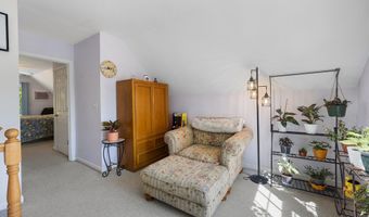 100 Pondview Ln, Bristol, CT 06010