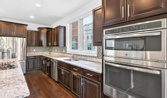 322 N GEORGE MASON Dr, Arlington, VA 22203