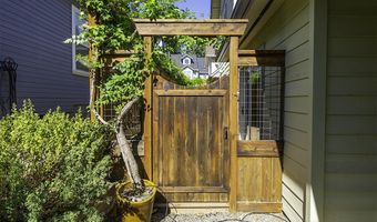 923 Bellview Ave 1, Ashland, OR 97520
