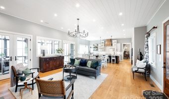 17 Elk Trl, Asheville, NC 28804