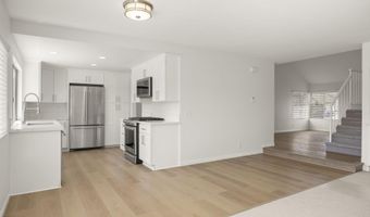 196 Mariposa Dr, Camarillo, CA 93012