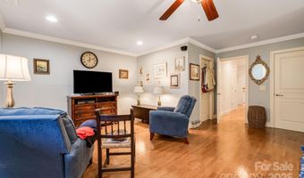 28 Trafalgar Cir, Asheville, NC 28805