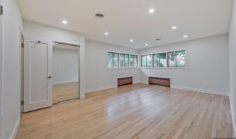 21 E Central Ave, Bergenfield, NJ 07621