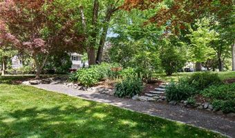 19 Preston Dr, Barrington, RI 02806