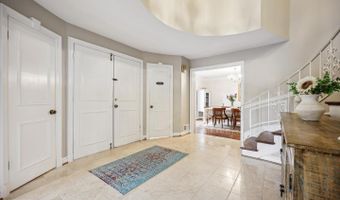 7600 CHARLESTON Dr, Bethesda, MD 20817