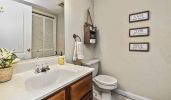 3 Woodside Dr, Albany, NY 12208