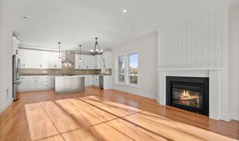 8 Fieldstone Ct 8, Bethel, CT 06801