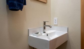 61900 Anker Ln, Bend, OR 97702