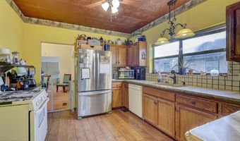 614 E 14th St, Baxter Springs, KS 66713