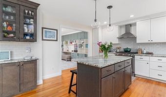 101 Austin Meadows Ln, North Kingstown, RI 02852