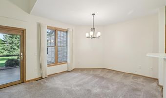 3354 N Stone Creek Cir, Madison, WI 53719