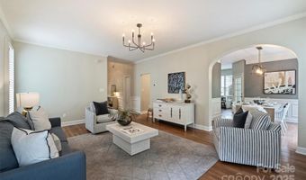 2100 Sablewood Dr, Charlotte, NC 28205