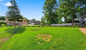 254 Village Mead Dr, Ballwin, MO 63021