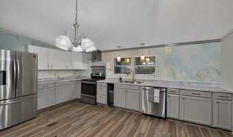 623 Barn Rd, Bonneau, SC 29431