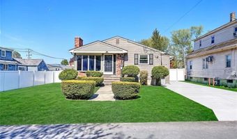 8 Ashby St, Johnston, RI 02919