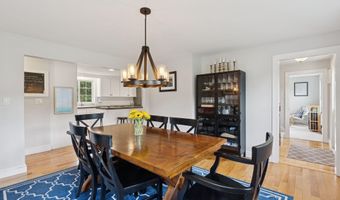 2 Winsome Lea Rd, Falmouth, ME 04105