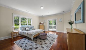9715 SINGLETON Dr, Bethesda, MD 20817