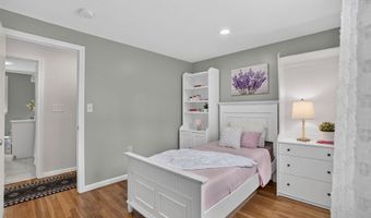 8 Charlotte Dr, Andover, MA 01810