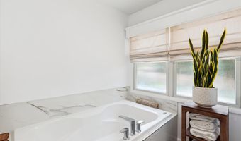 6916 PACIFIC Ln, Annandale, VA 22003