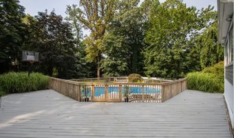 7 Cormorant Dr, Middletown, NJ 07748