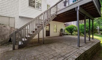84 Country Hill Ln, North Kingstown, RI 02852