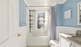 13 Holland St 1, Newport, RI 02840